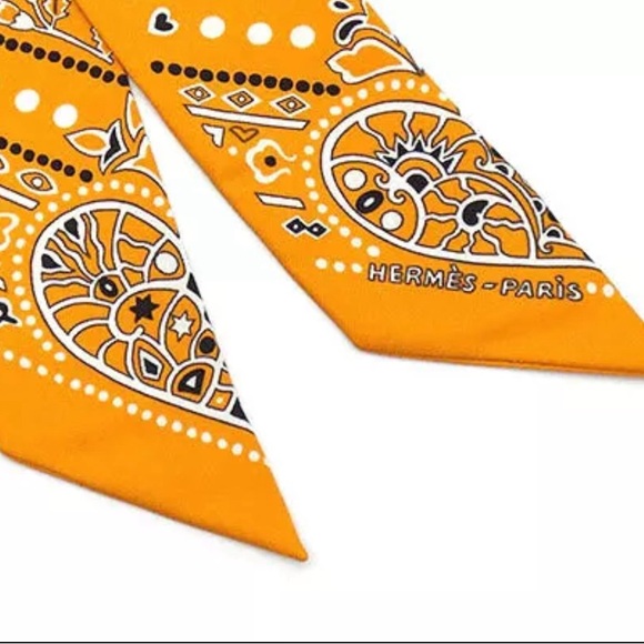 Hermes Rare Collector Scarf Silk Twilly
Entre Ciel Et Mer Bandana Pattern Orange - Picture 5 of 13